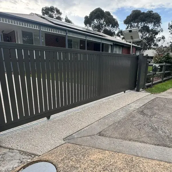 Automatic sliding gates and gate automation